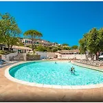 5 Pers Avec Piscines Dont Piscine A Vagues Proche Et Saint-tropez 펜션