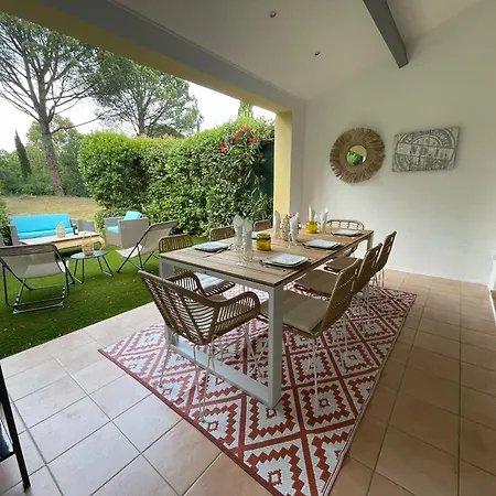 5 Pers Avec Piscines Dont Piscine A Vagues Proche Et Saint-tropez *