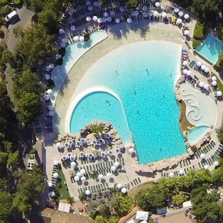 5 Pers Avec Piscines Dont Piscine A Vagues Proche Et Saint-tropez * Grimaud