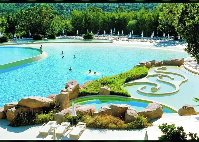 5 Pers Avec Piscines Dont Piscine A Vagues Proche Et Saint-tropez Grimaud