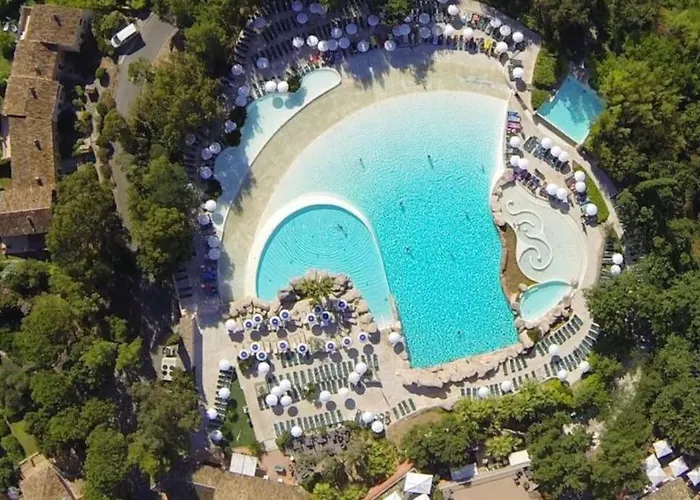 5 Pers Avec Piscines Dont Piscine A Vagues Proche Et Saint-tropez * 格里莫